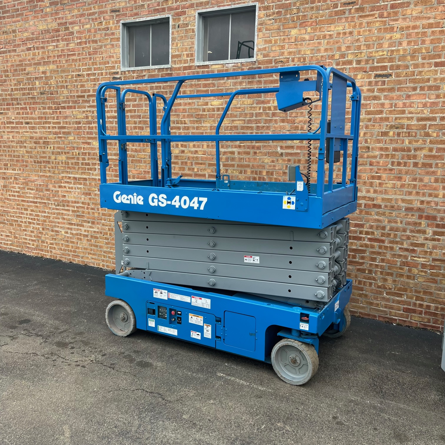 Refurbished Genie GS-4047 scissor lift for sale — Win Win Equipment Addison IL
