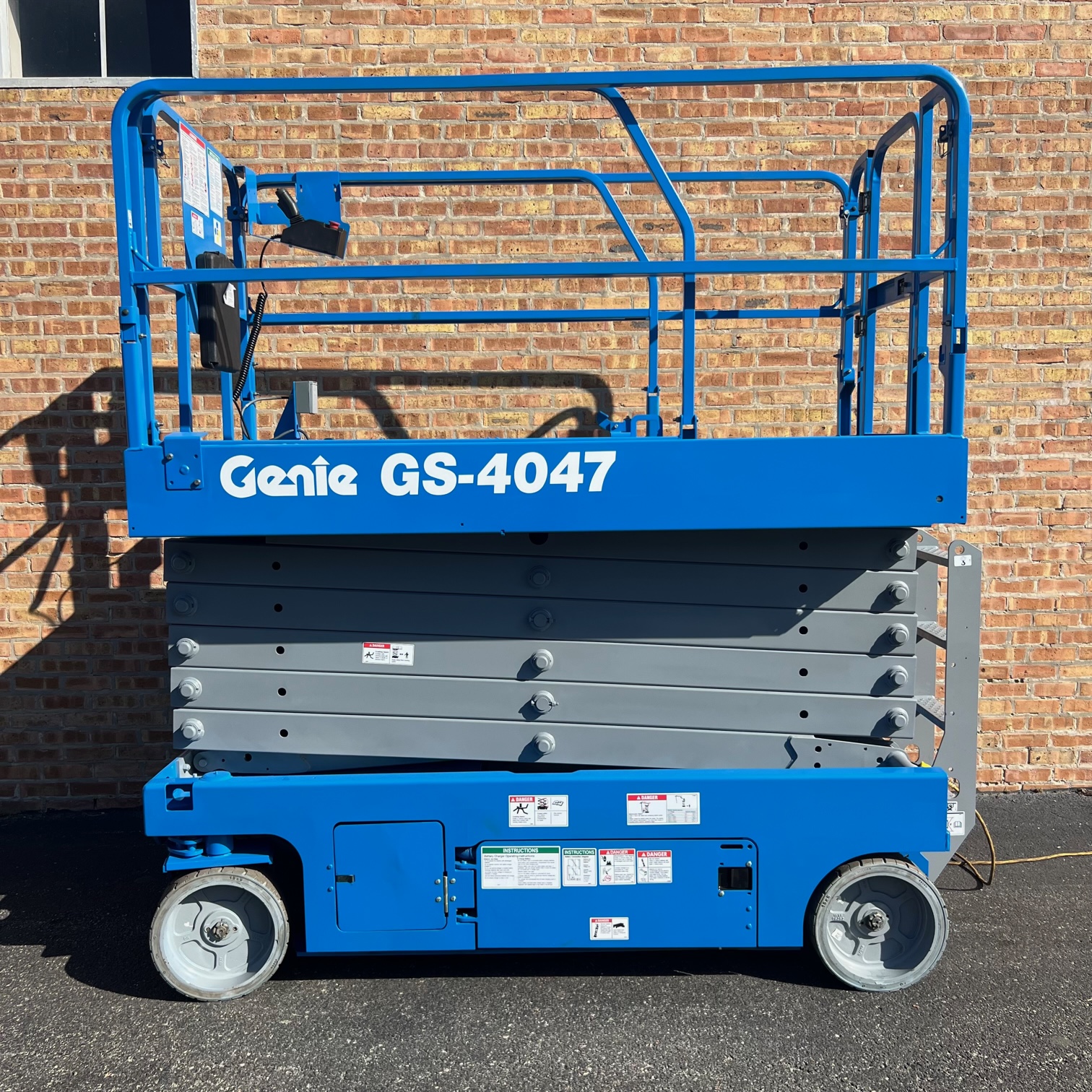 Refurbished Genie GS-4047 scissor lift for sale — Win Win Equipment Addison IL