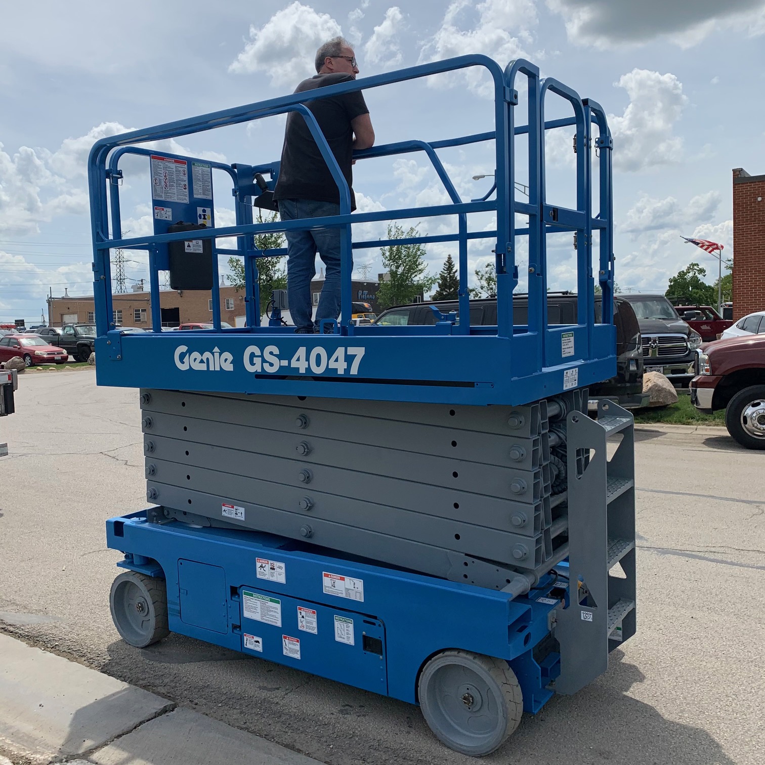 Refurbished Genie GS-4047 scissor lift for sale — Win Win Equipment Addison IL